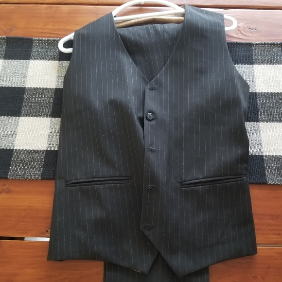 Suit - Picture 2 of 3